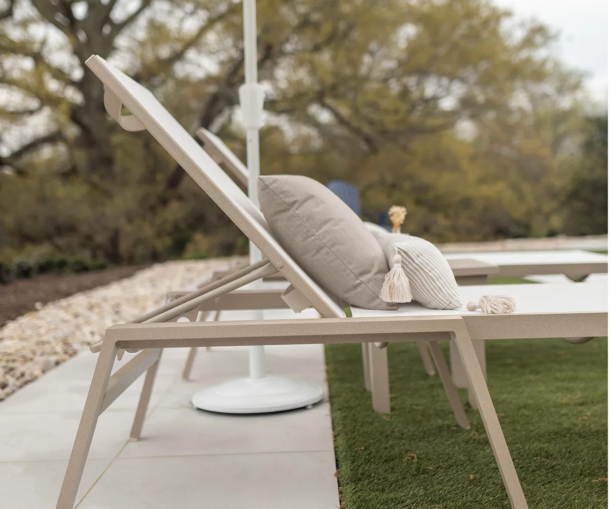 Vida Sling Chaise Lounge - Image 4